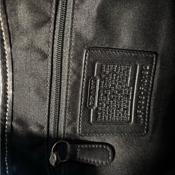 Coach Vintage Old Black Leather Shoulder Bag - Picture 5 of 5